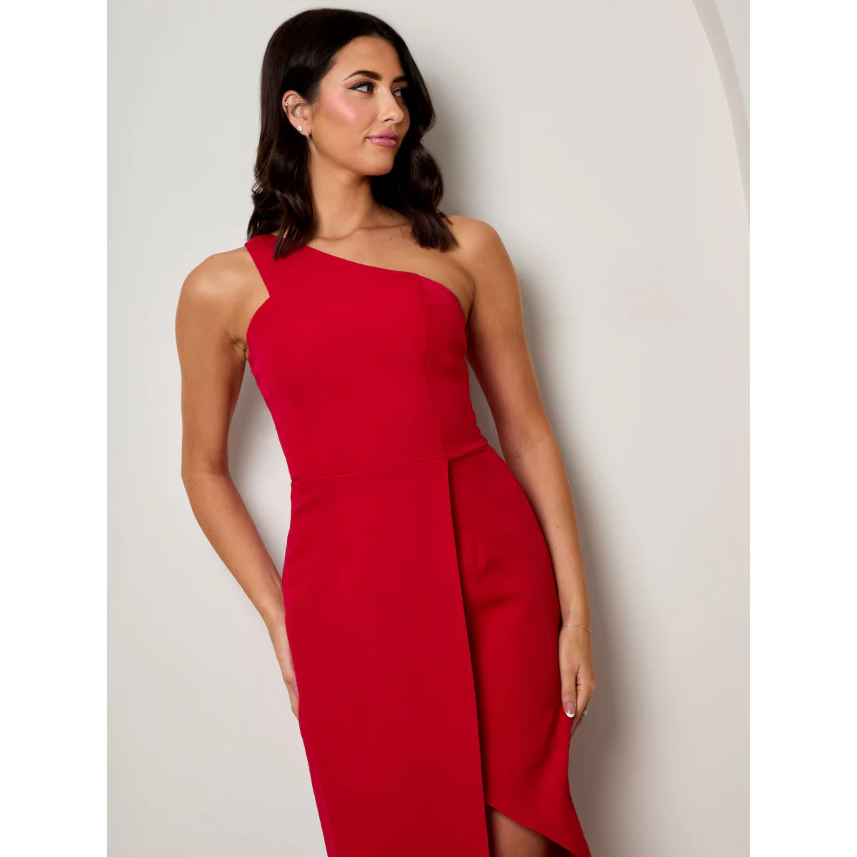 Chi Chi London One Shoulder Split Detail Midi Dress in Red - Image 2