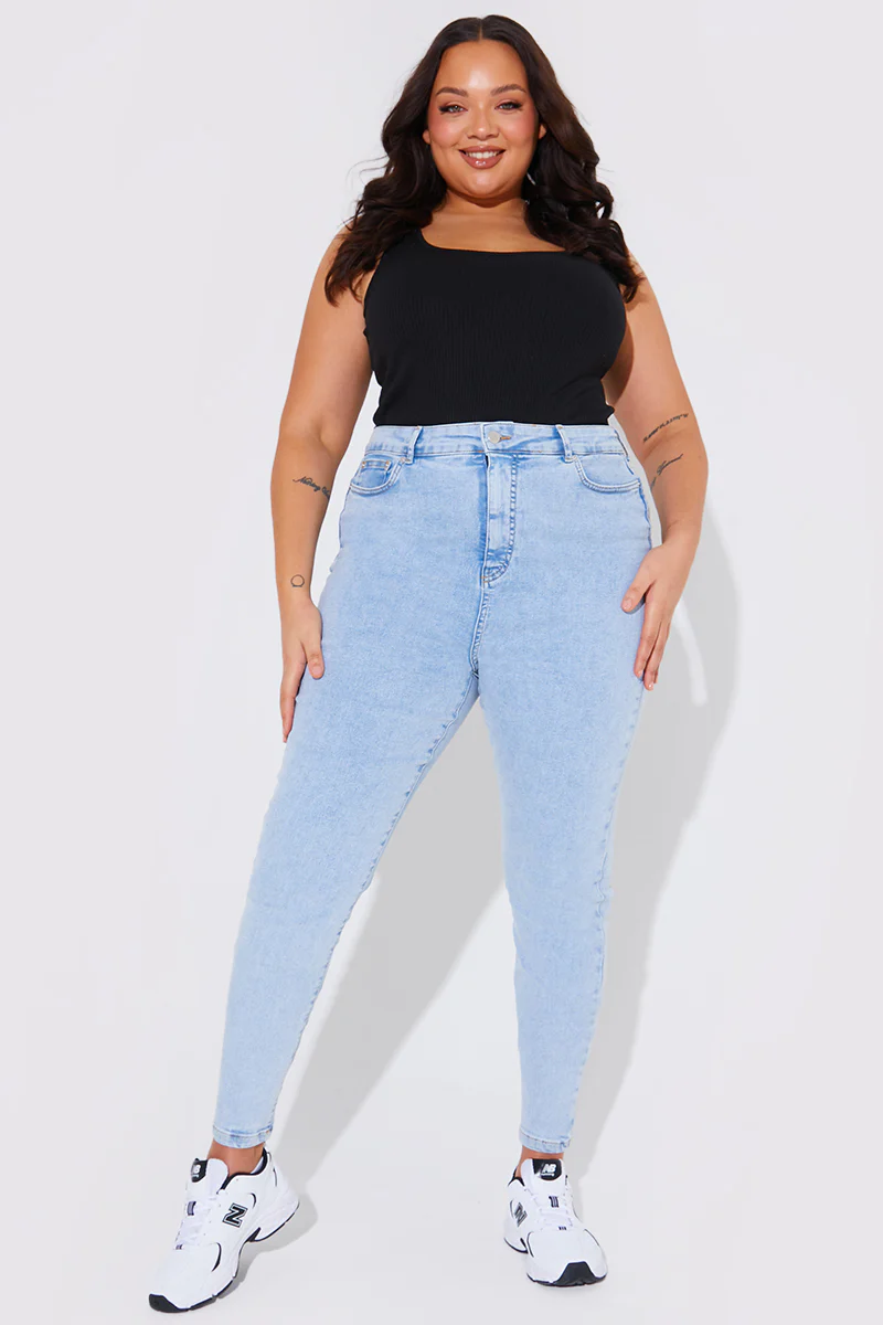 Light Wash Sculpt Shaper Jean - Image 15